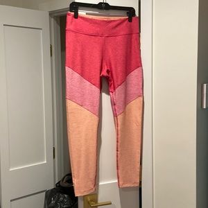 Like new Outdoor Voices 7/8 Springs leggings in Flamingo/Rose/Clay, size XL